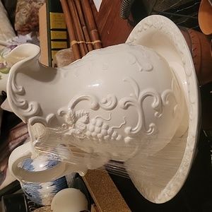 COPY - White pitcher and wash basin grape design